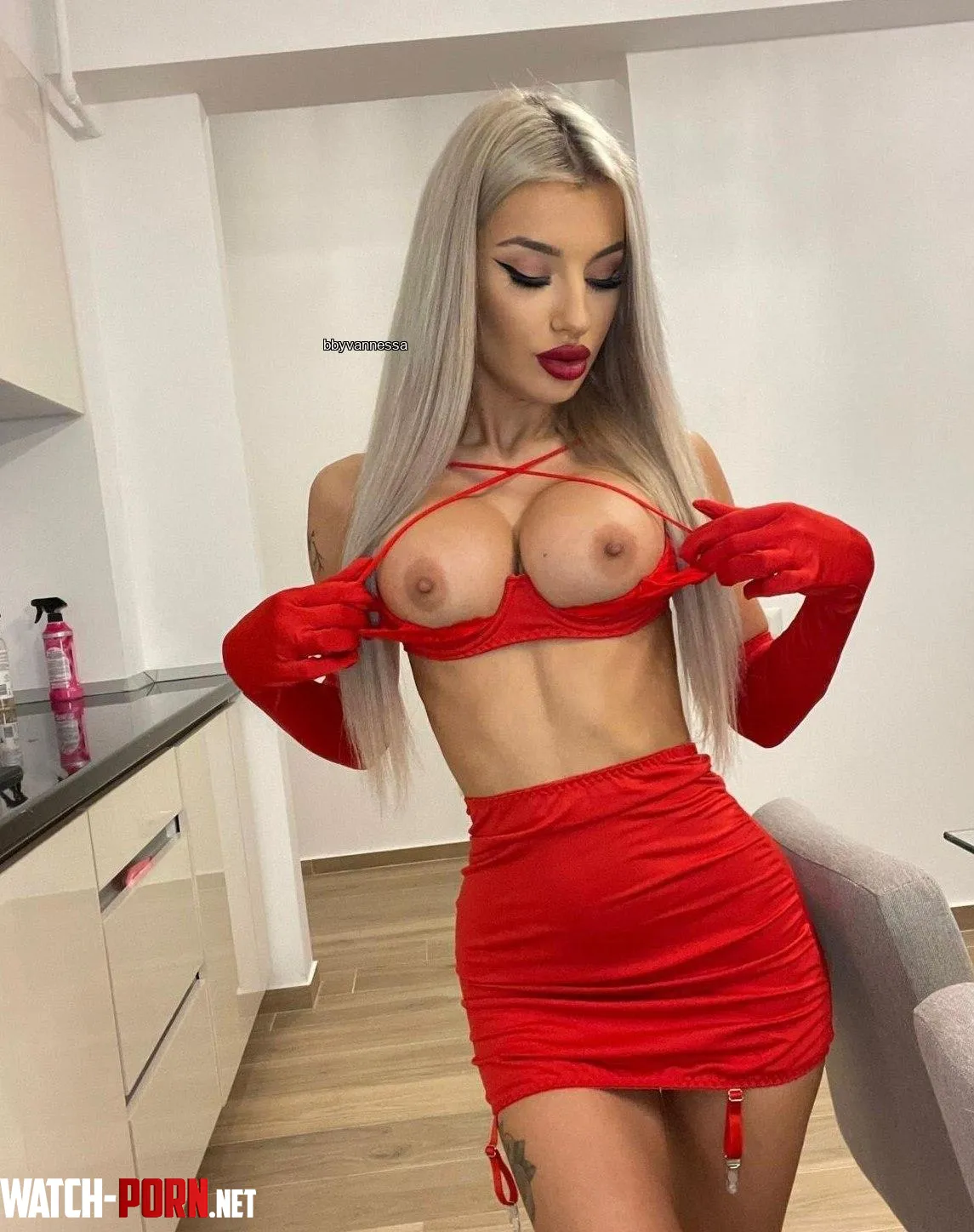 Showing my naked body to strangers turns me on by Bbyvannessa