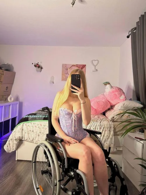 Thumbnail Attractiveness Inquiry: SophiesChair Reflections | OnlyFans101