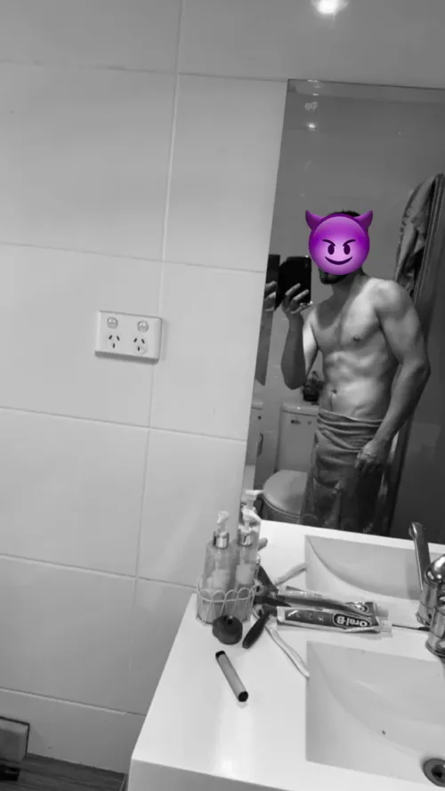Thumbnail Shy Beginnings: HoodzyAU's First Post Promises Excitement on GWAustralia