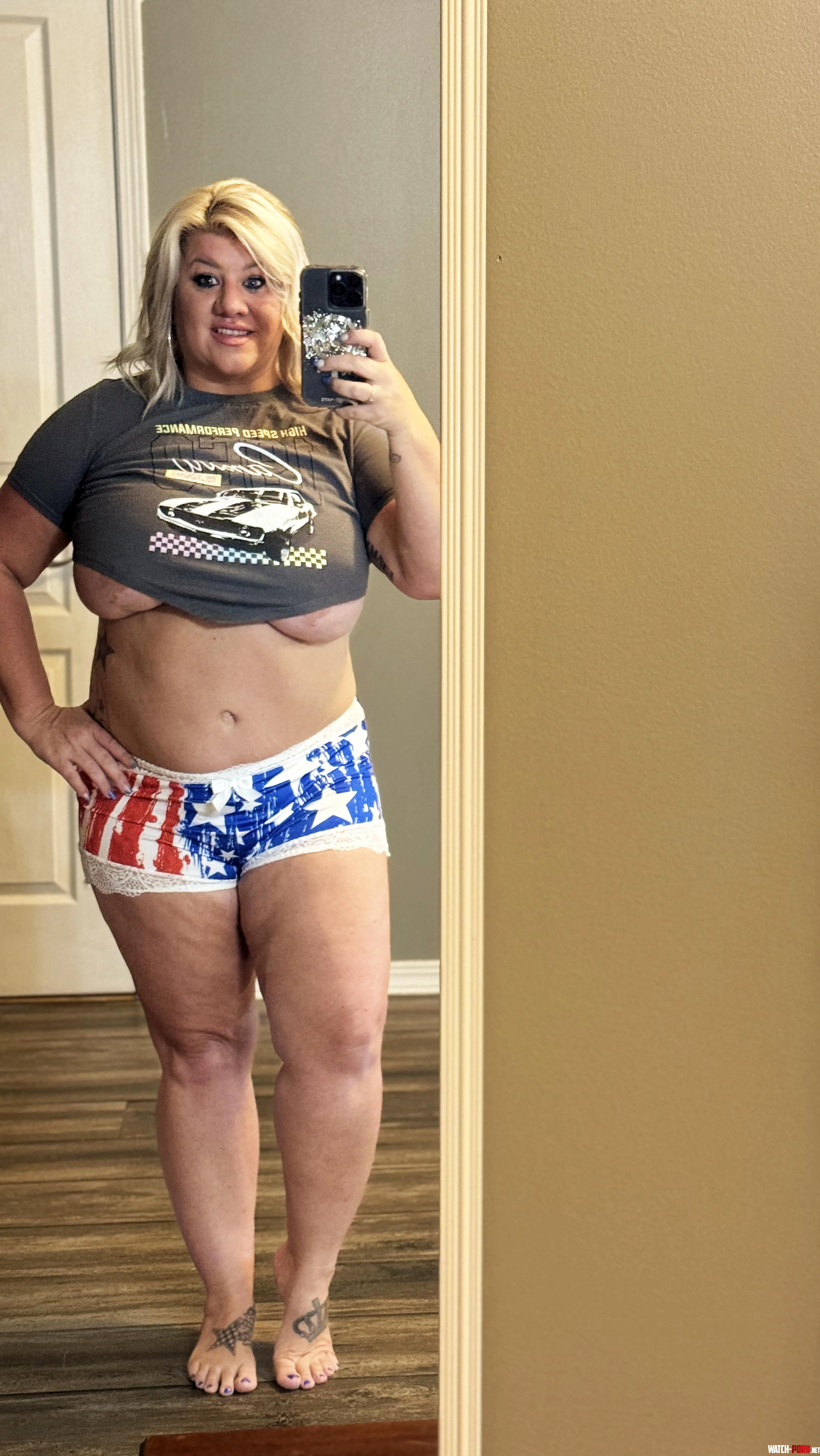 I snapped a selfie to capture the beauty of my reflection by kenziekreamz