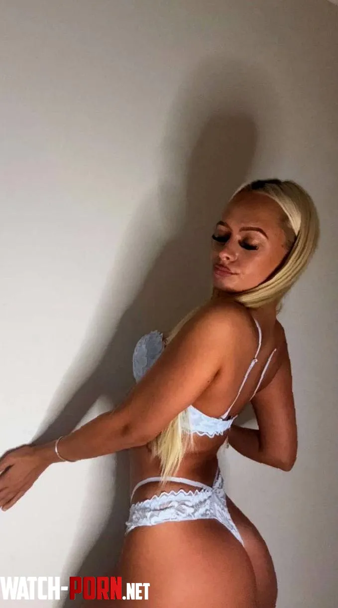 Do you think that a girl like me could make you hard by Horny_Jessa