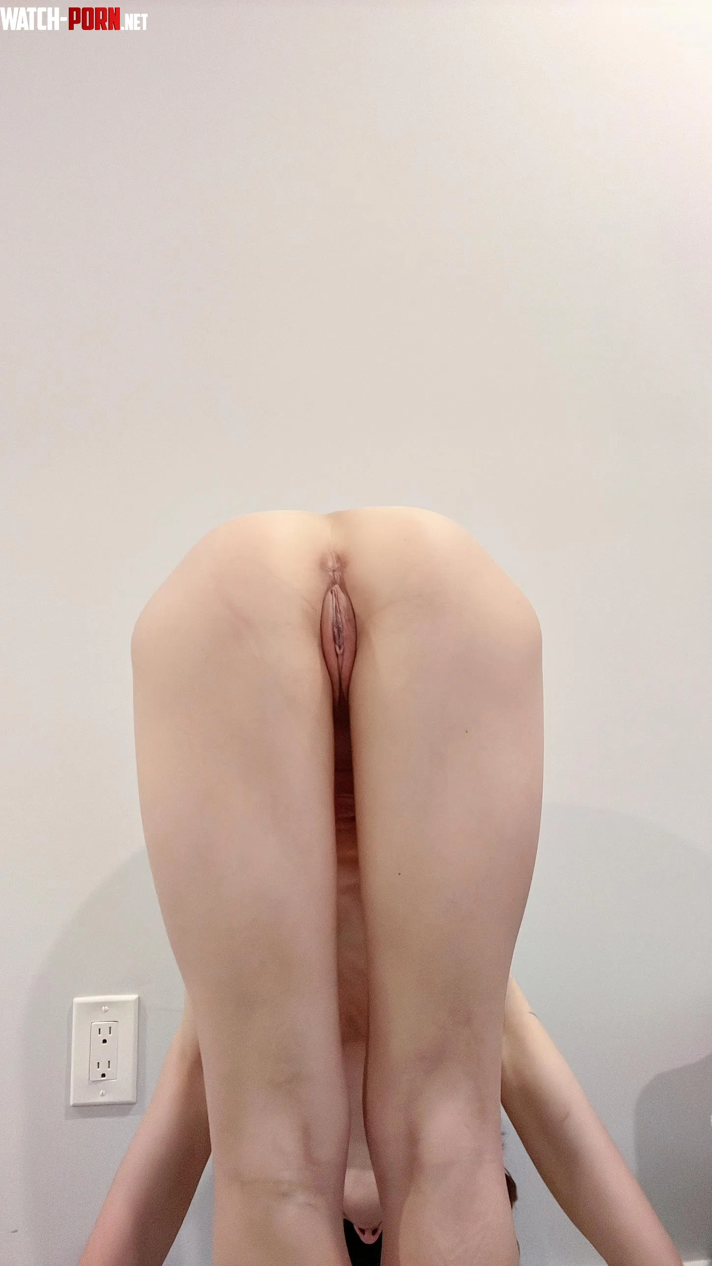 Bending deeply by Kyoko_Abe