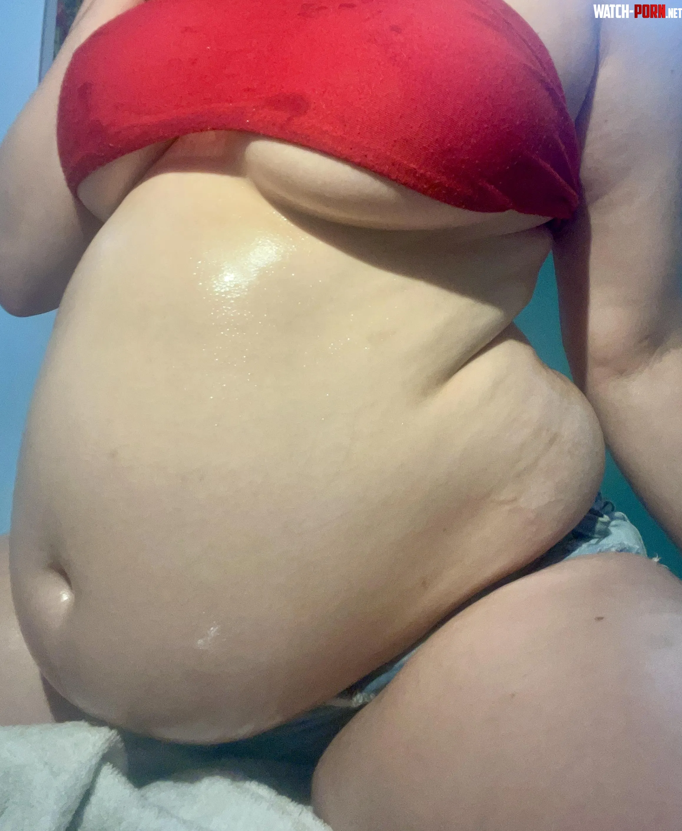 Oiled up my belly  by FatteningPrincess