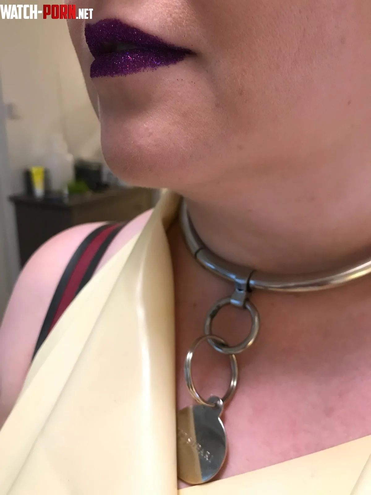 Glitter lips and collar by Misslatexangel