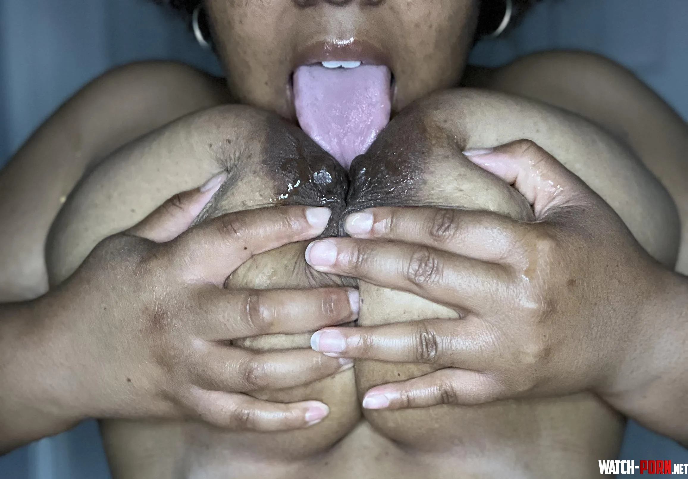 Licking honey off my tits 1010 would recommend by beehunny03