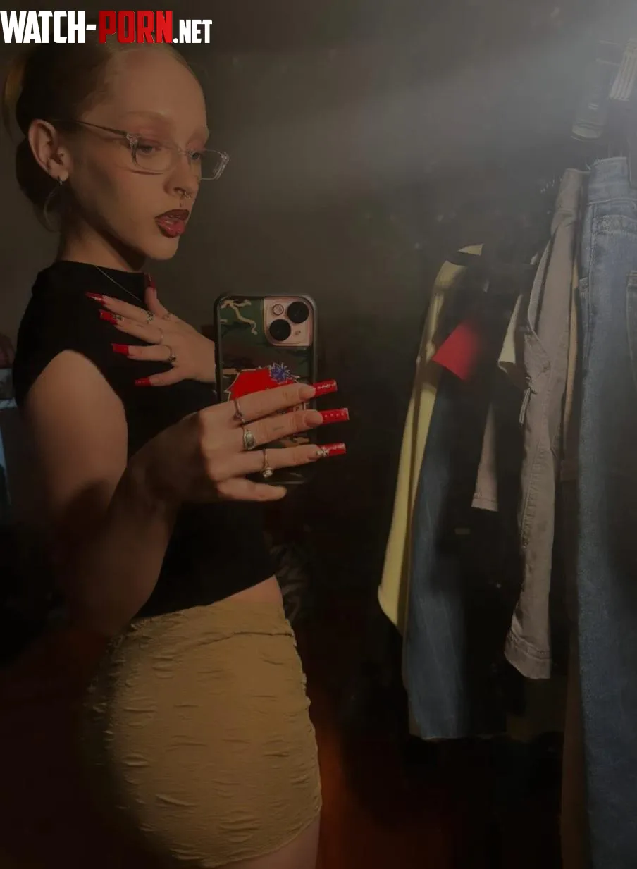 Want these nails around your cock by alyssawamsIey
