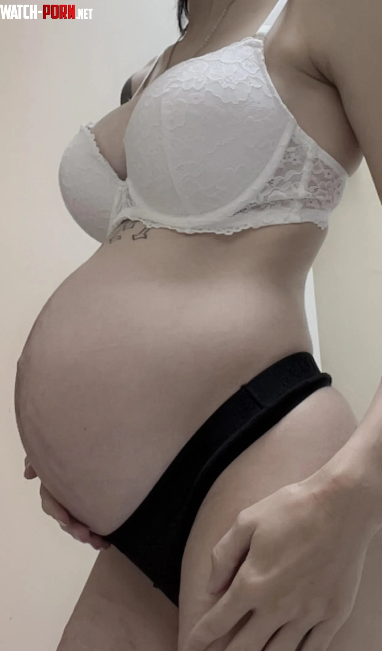 32 weeks with my 4th  by mothbonesx