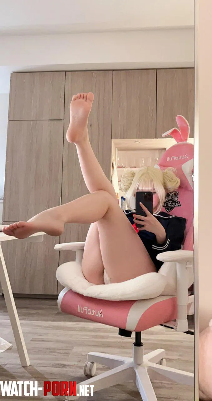 Just showing u my cute legs by DoraPomelo