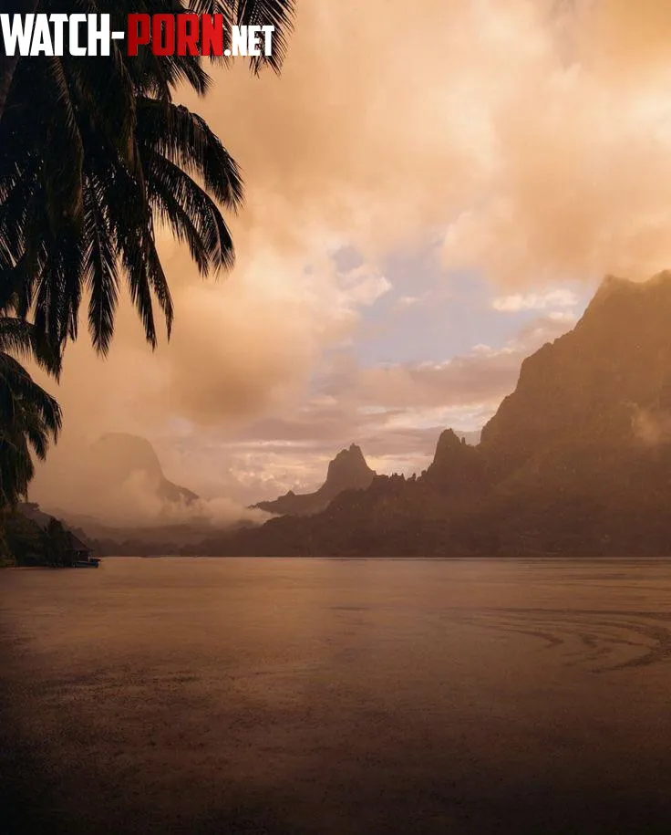 Moorea  by colapepsikinnie