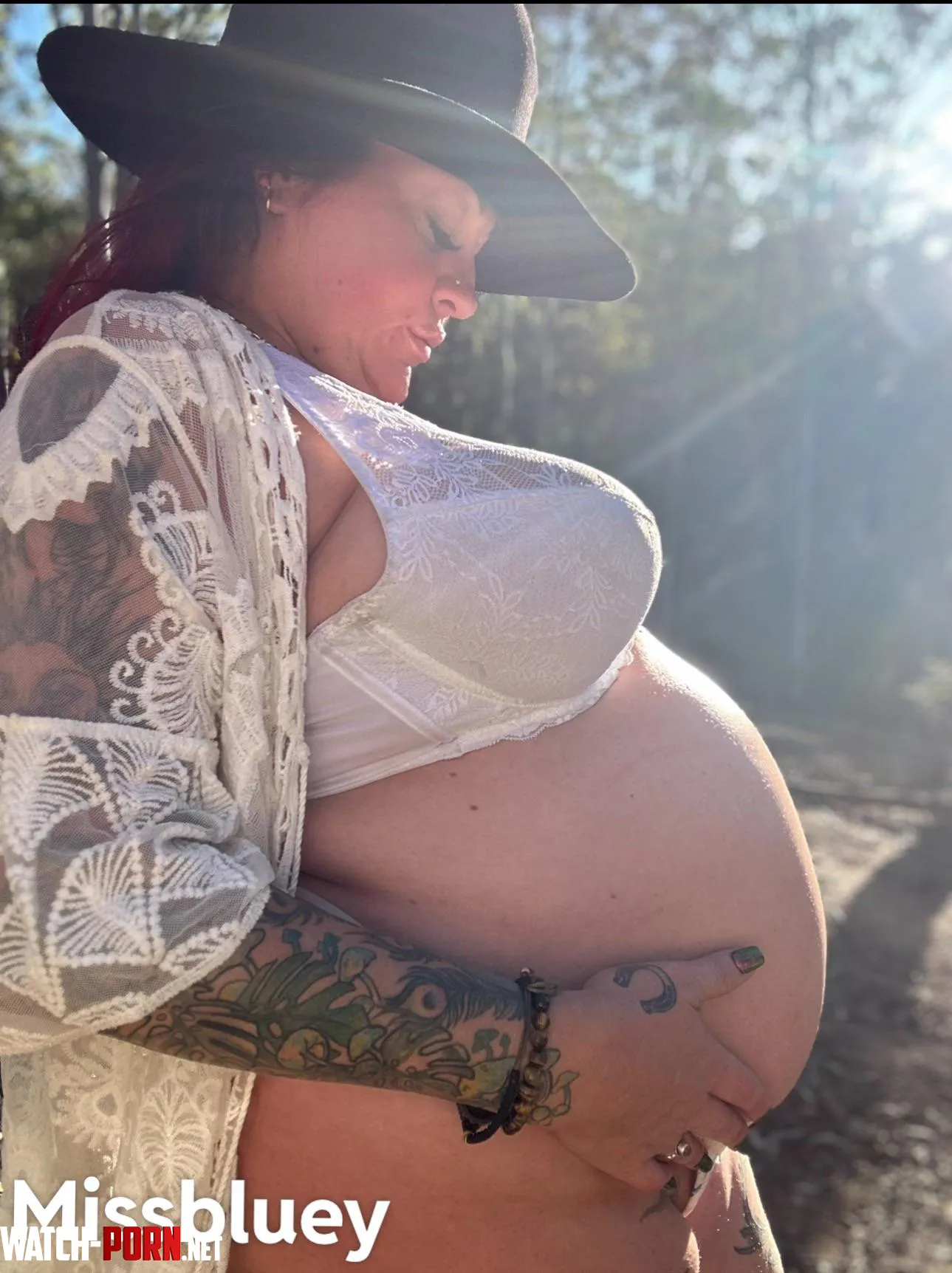 Love my belly do you  by Pregnantmummyy