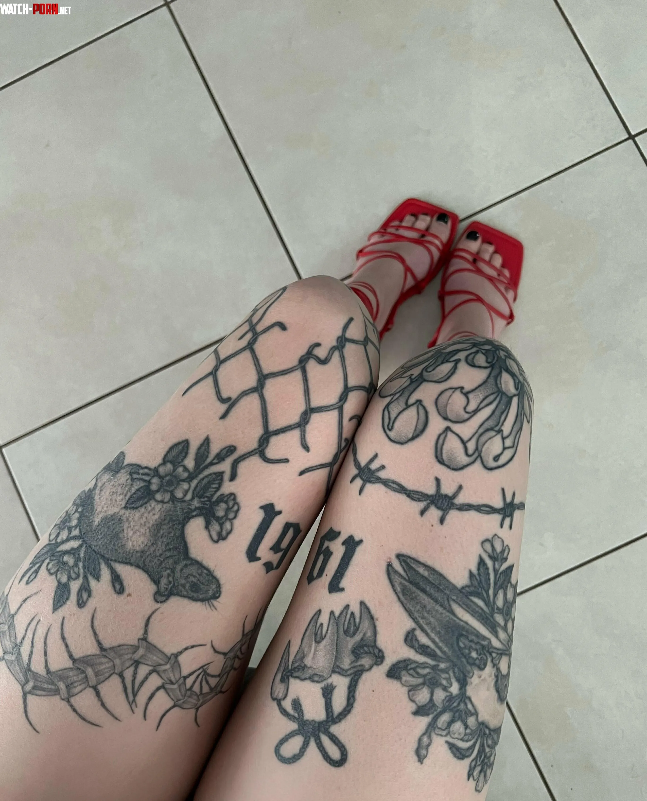 Tattoos and legs are the perfect combination by tiddy_mania