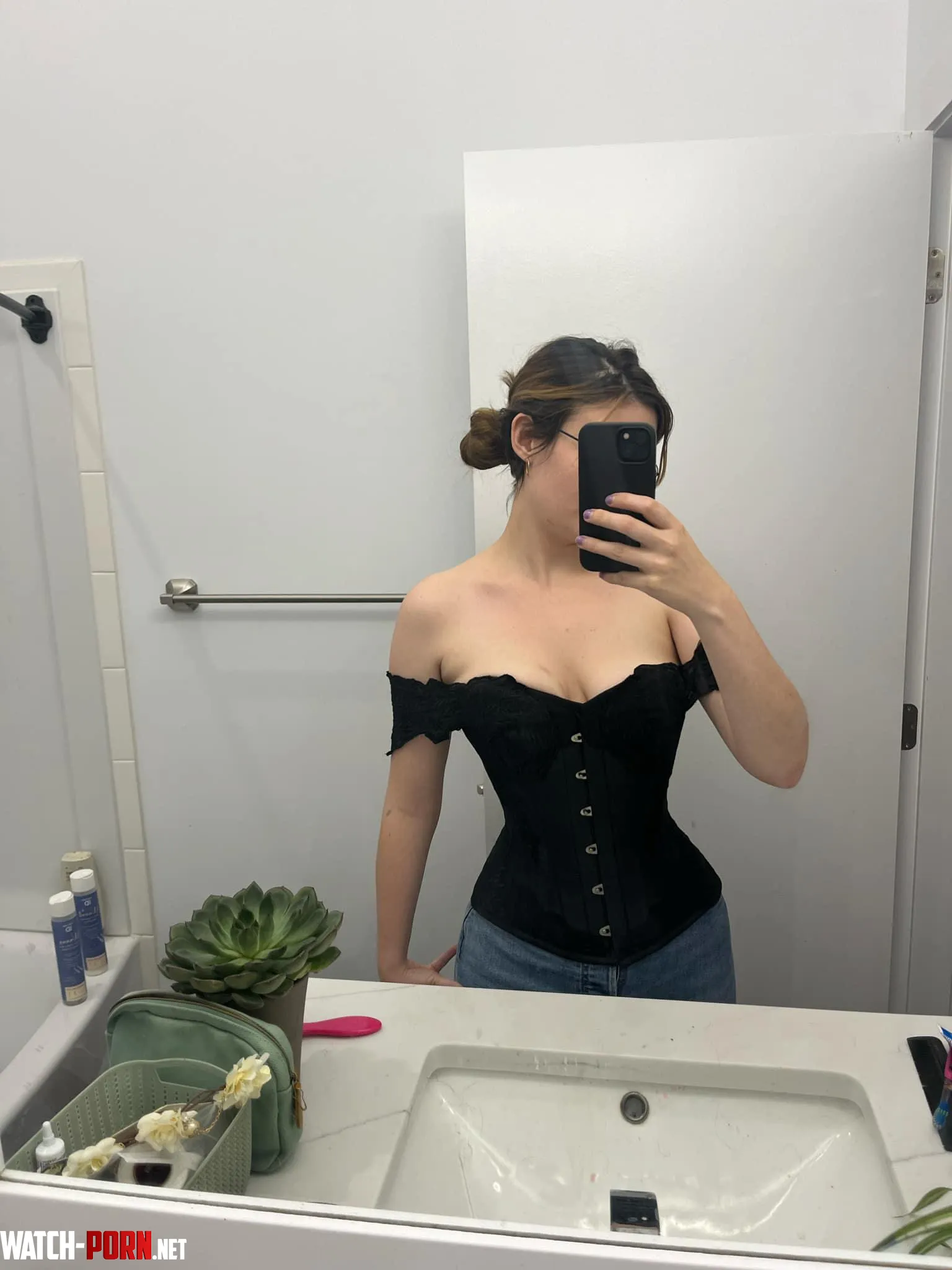 Is this new corset safe for work by SexyRoobie