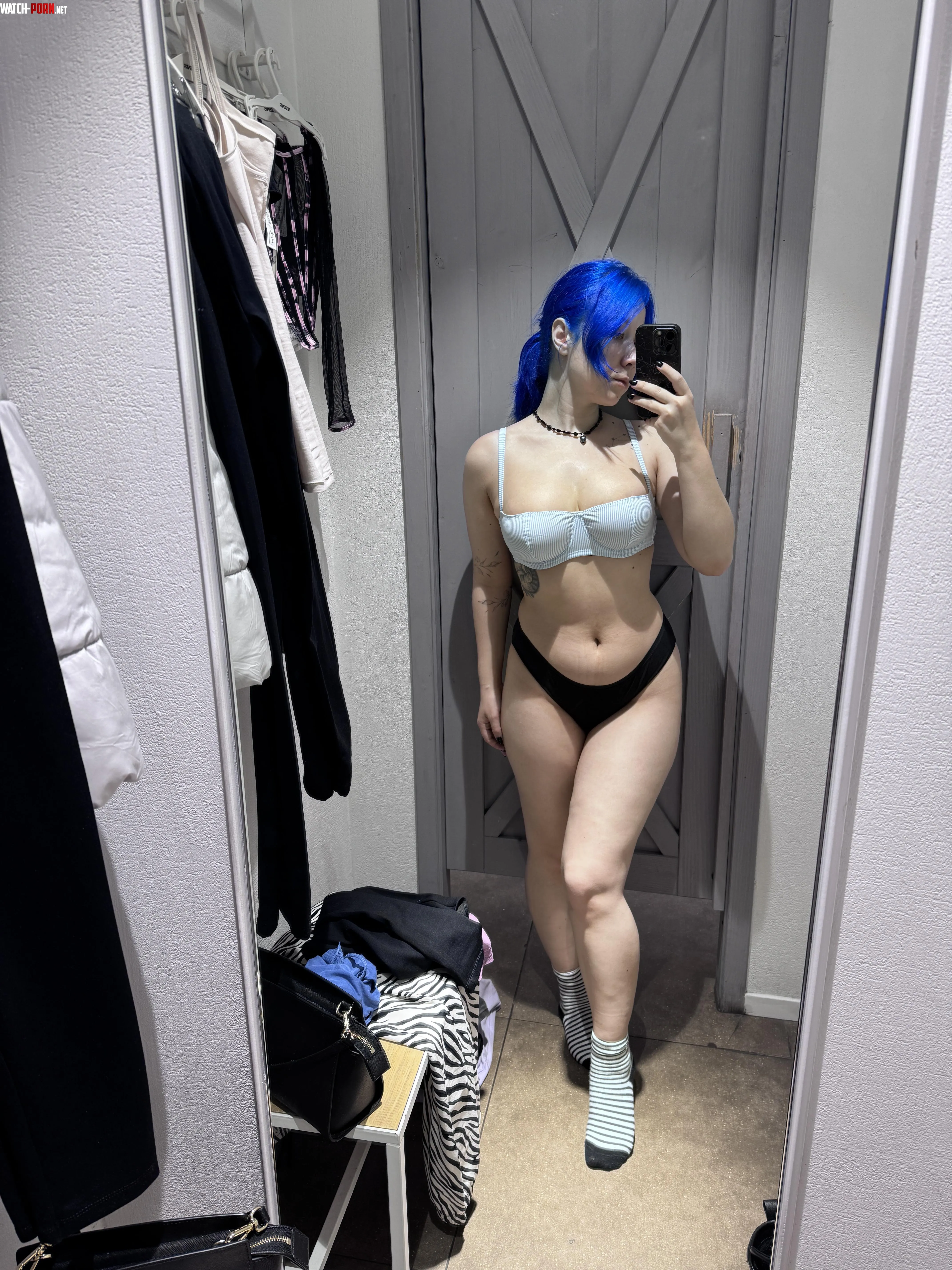 my favorite place for selfies the fitting room by mooncat_blue