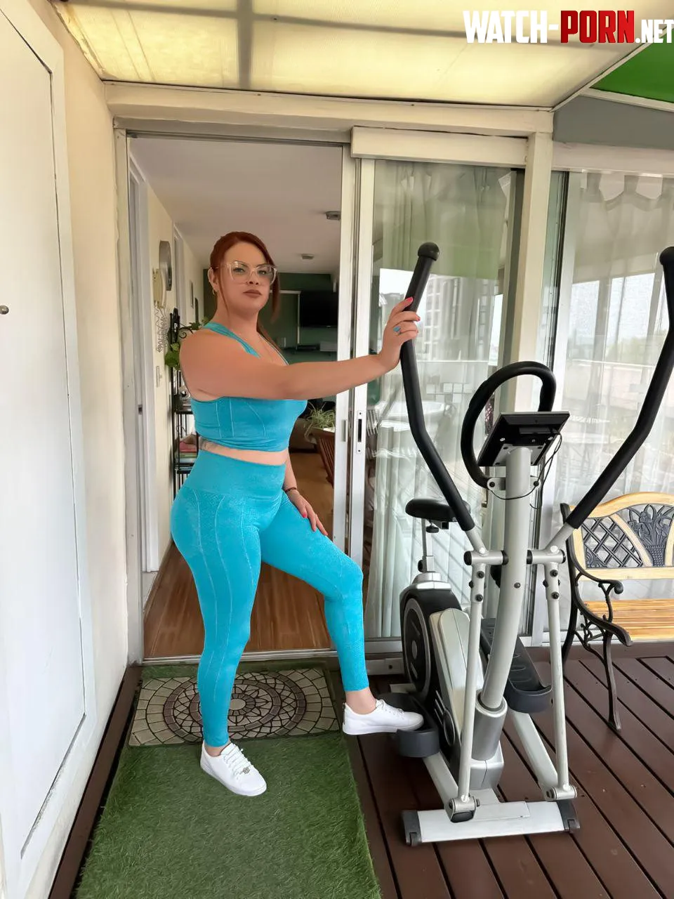 Exercising at the gym by celoza101
