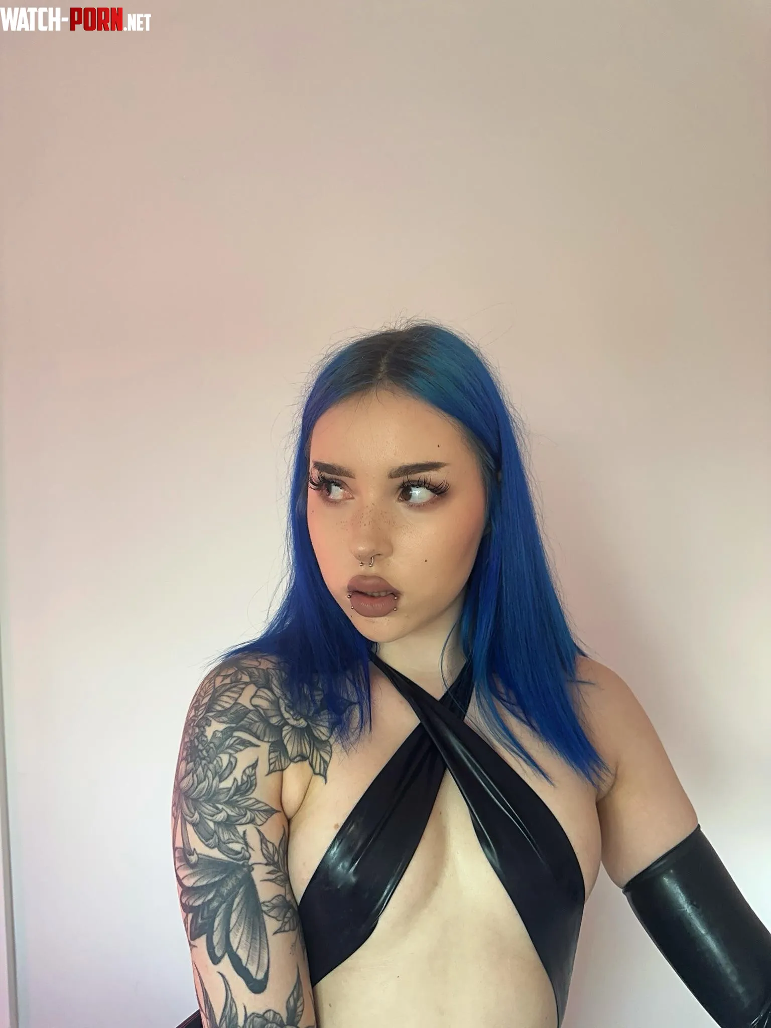 Girls in latex rule your world by notvicii