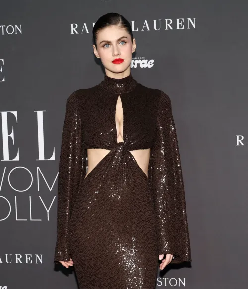Thumbnail Discovering the Allure of Alexandra Daddario by Yeeeeeftb in Gentlemanboners