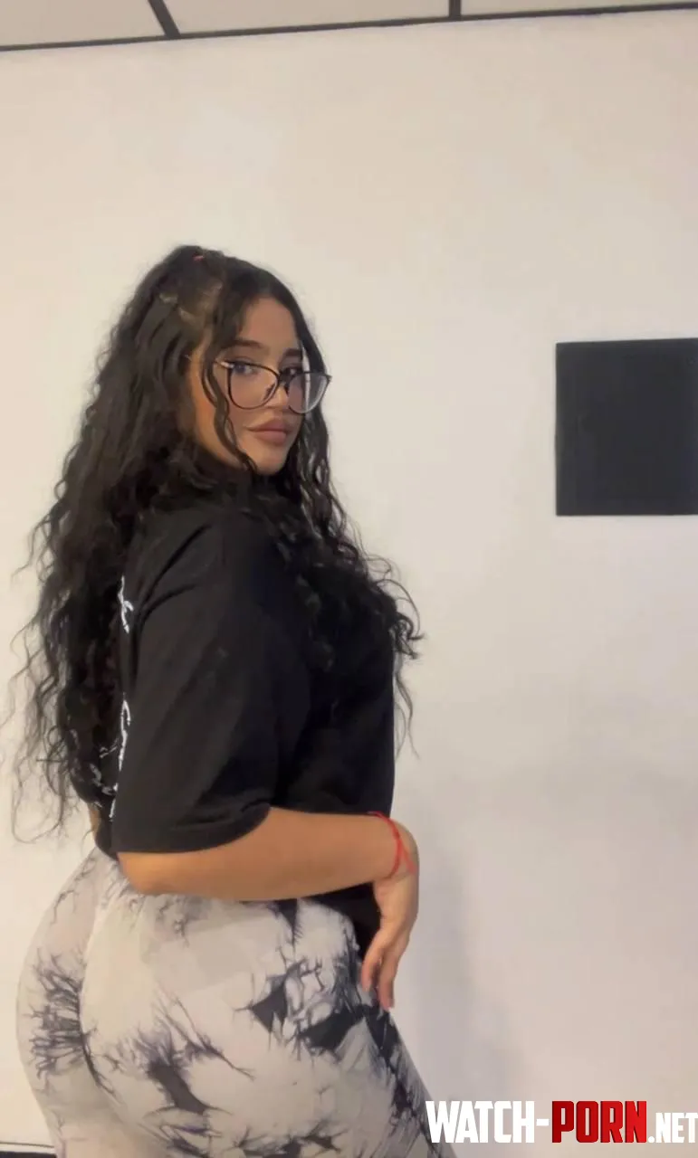 i give the best booty tease by Curvy23Flower