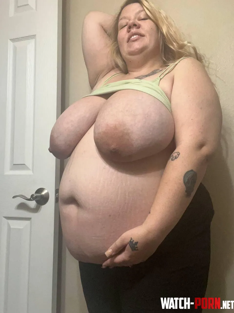Im getting so big  by brattytabby
