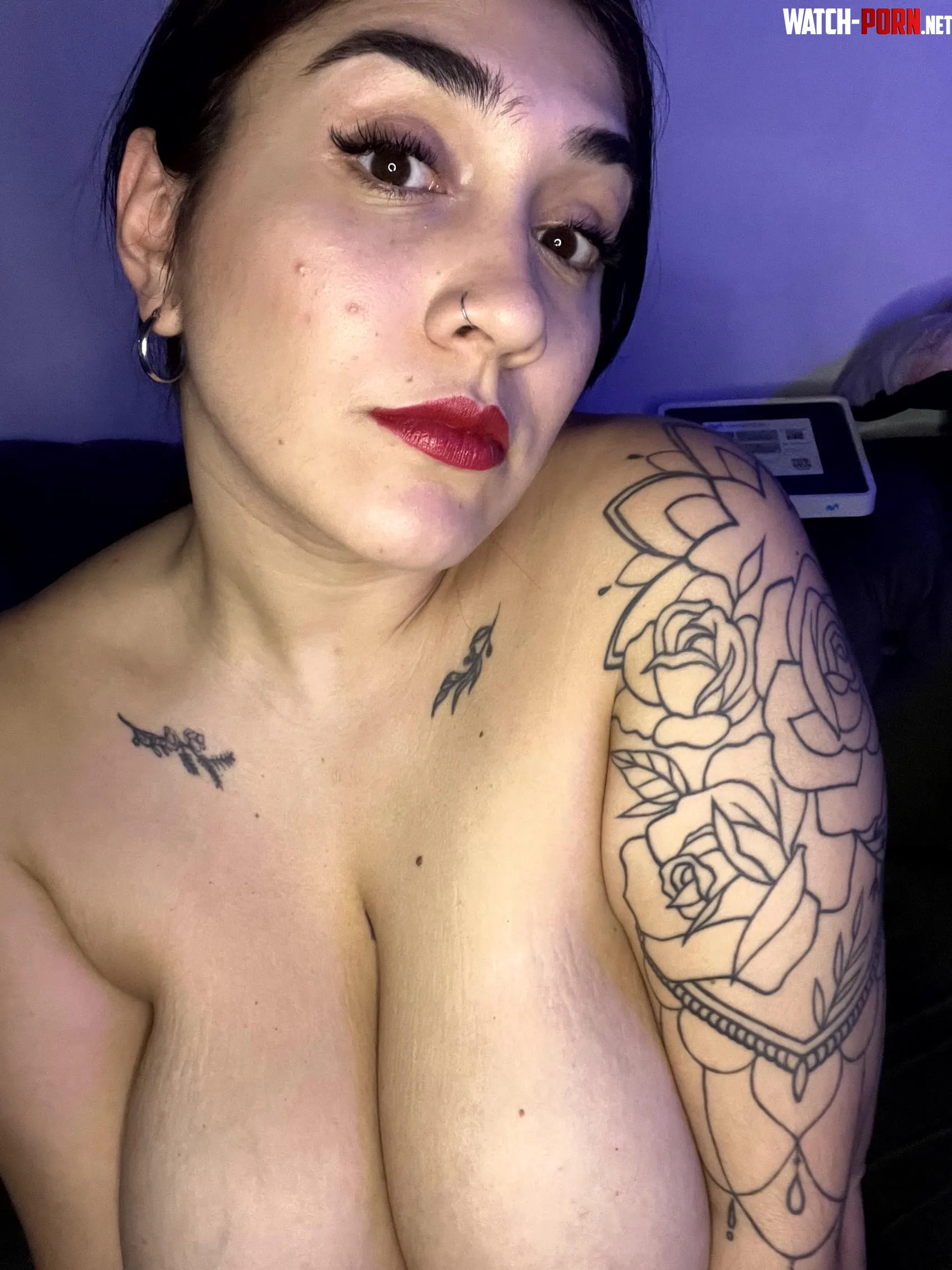 Imagine these saggy boobs on top of you by mommysensual