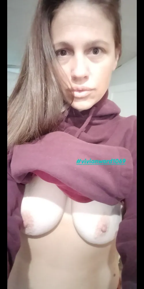 Thumbnail VivianWard1069's MILF Vibes Unveiled