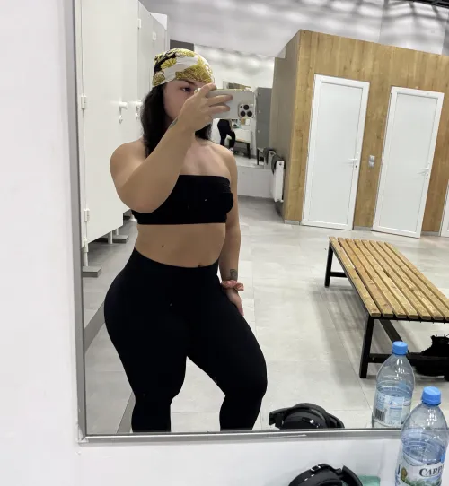 Thumbnail Gym Crush: A Sweaty Affair with quadsqueen