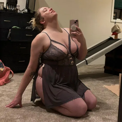 Thumbnail Glittering_Leek_6316: Alluring Surprise at the Sleepover
