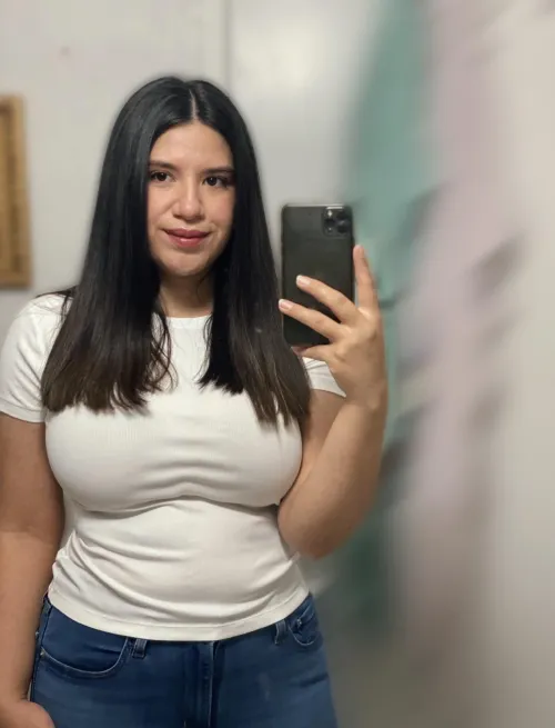 Thumbnail Natureloverr28's Busty Selfie: Quick Thoughts?