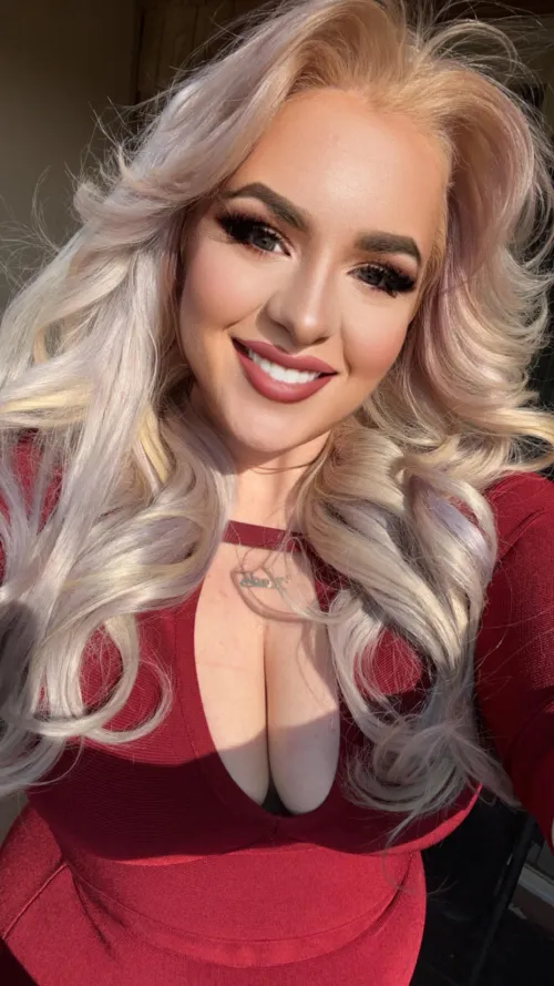 Thumbnail Favorite Squeeze: Little Red Dress | Cleavage Category