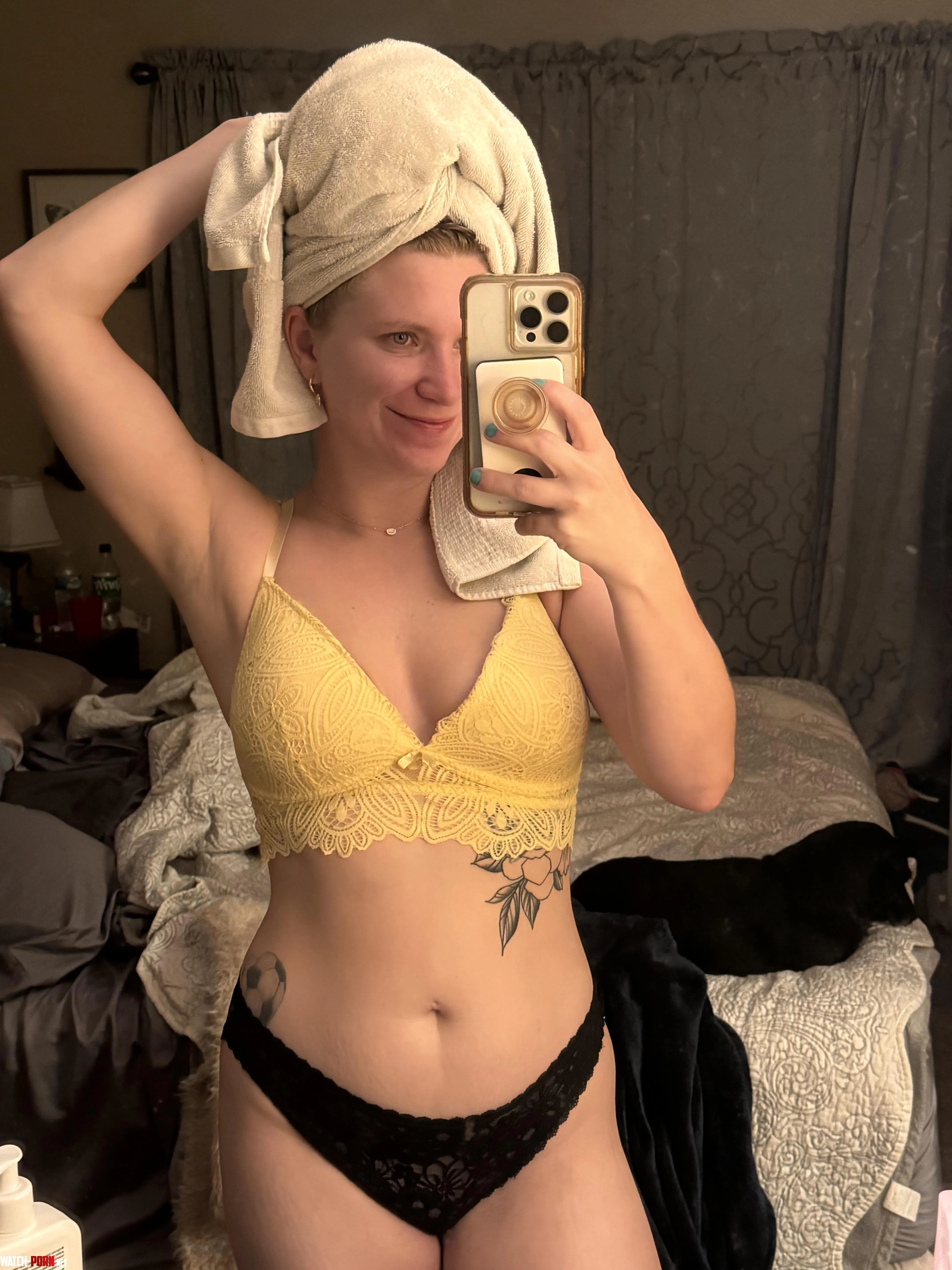 Let your eyes wander to my armpits  by Hallegoodgirlx