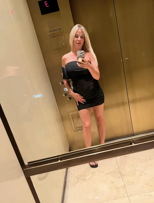 Thumbnail Discover 'Your Blonde MILF' MirrorSelfie Style with onlydawn1111