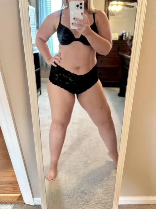 Thumbnail Starting Your Week Right with naughtywife_26's MatureMILF Content