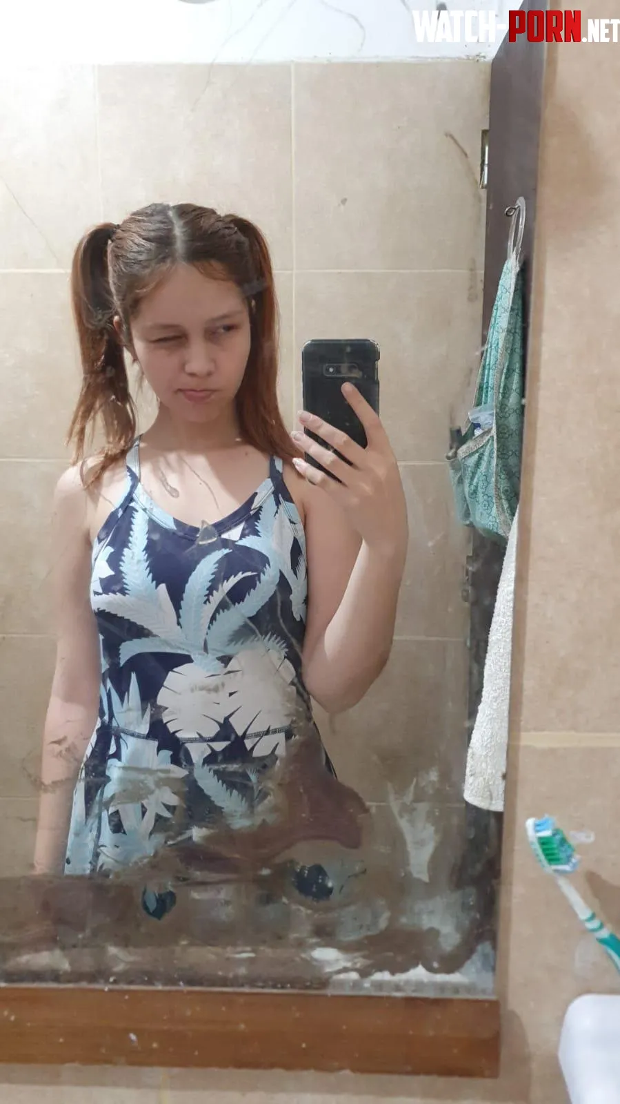 I hate this mirror  by Amytinyslut