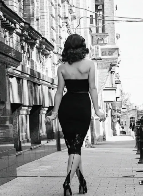 Thumbnail Elegance In The City by Heart-OfALion52