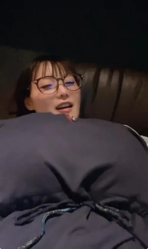 Thumbnail Chillin Like a Villain by mobilethrowaway14849 in 2busty2hide Category