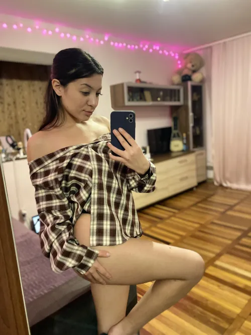 Thumbnail Shoulder-Worthy Legs Unveiled by Pazitarou - A Must-See!