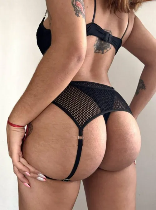 Thumbnail Huge Ass Love: Explore the Sensation | flora_OFxo