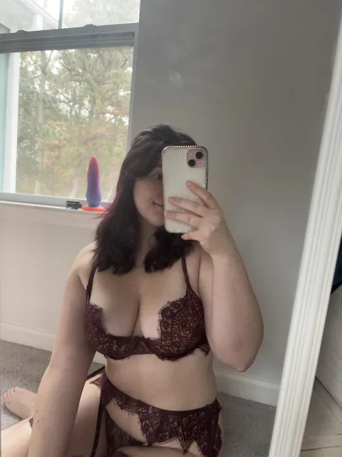 Thumbnail ellietheelephant29: Flaunting Freckles with Love in a MirrorSelfie