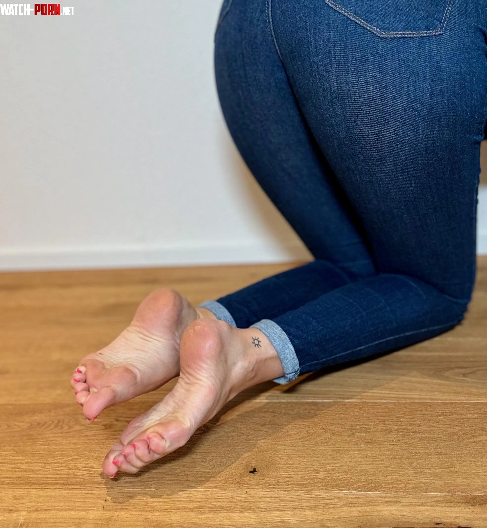 My lovely soles in some nice Levis blue jeans Greetings from Germany by juliajames_jj