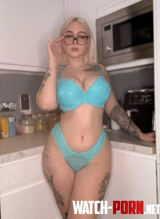 I love showing off my sexy tattooed body by itsxscarlet