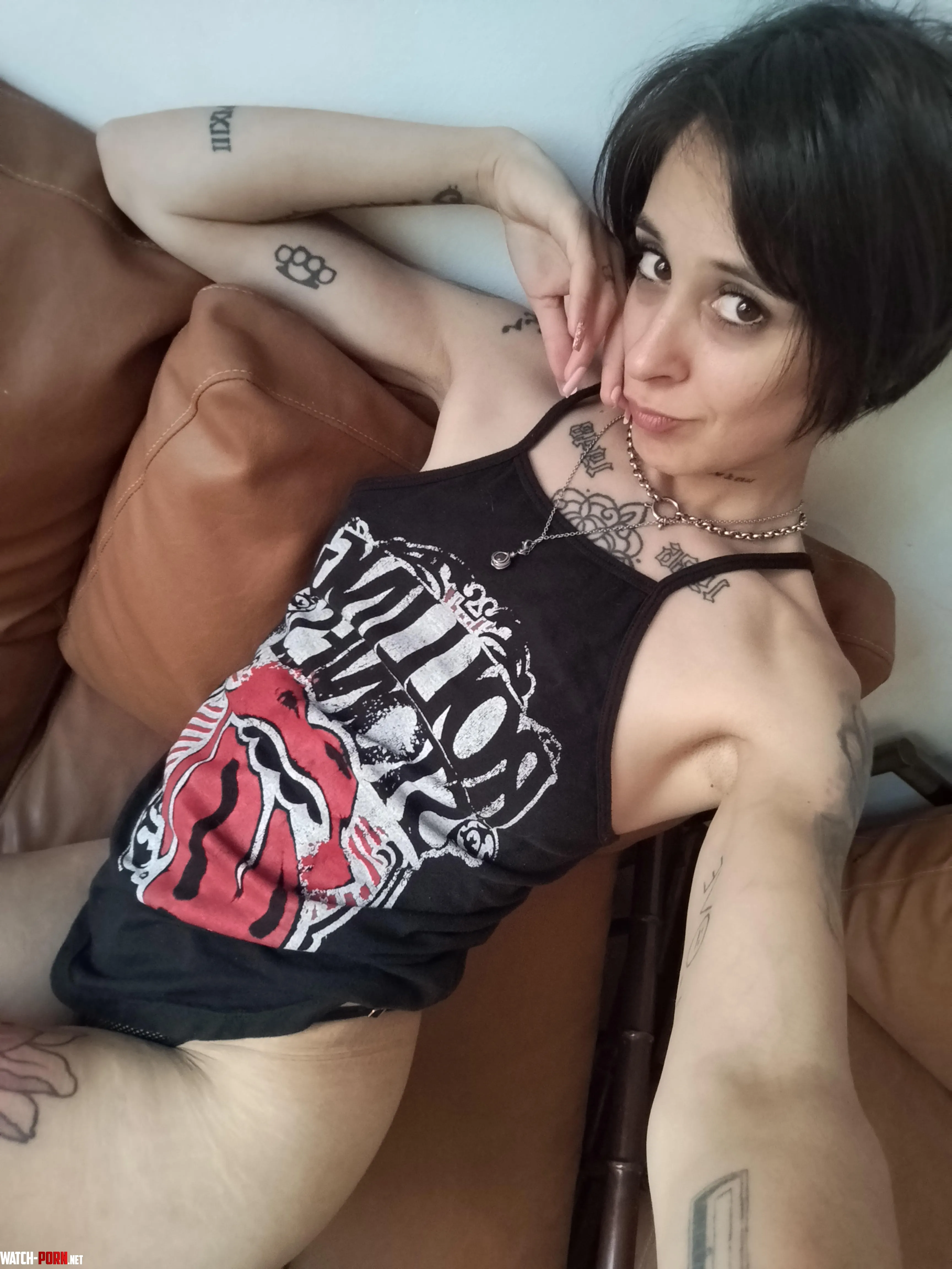 You want my armpits uncovered  by Anastasiabluee