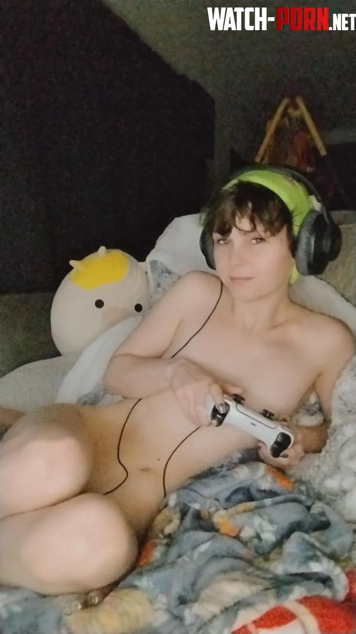 Playing Fortnight and smoking at 420 am  by Gruesomeness26