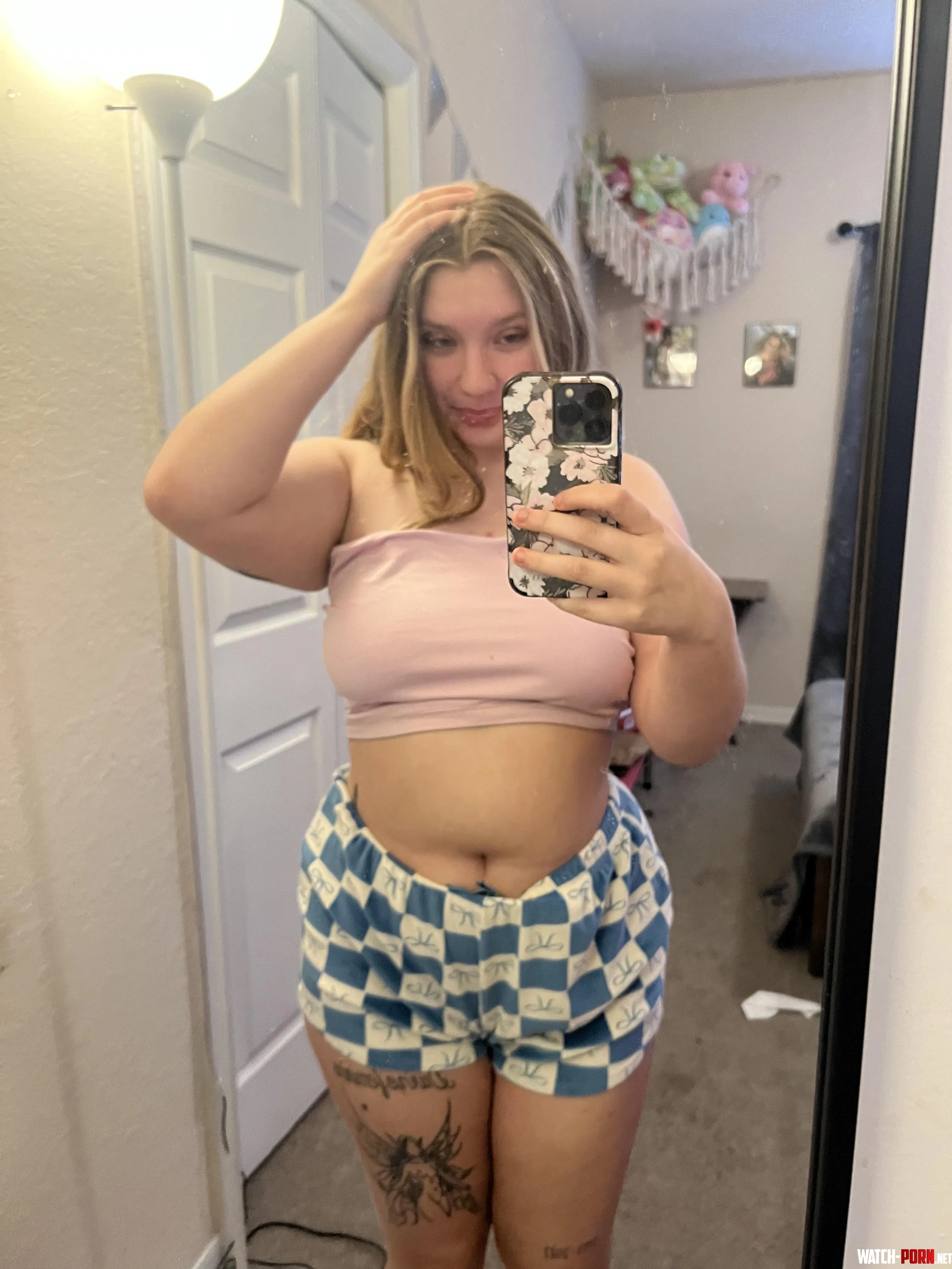 smiling cumslut  by Lexii_lyn