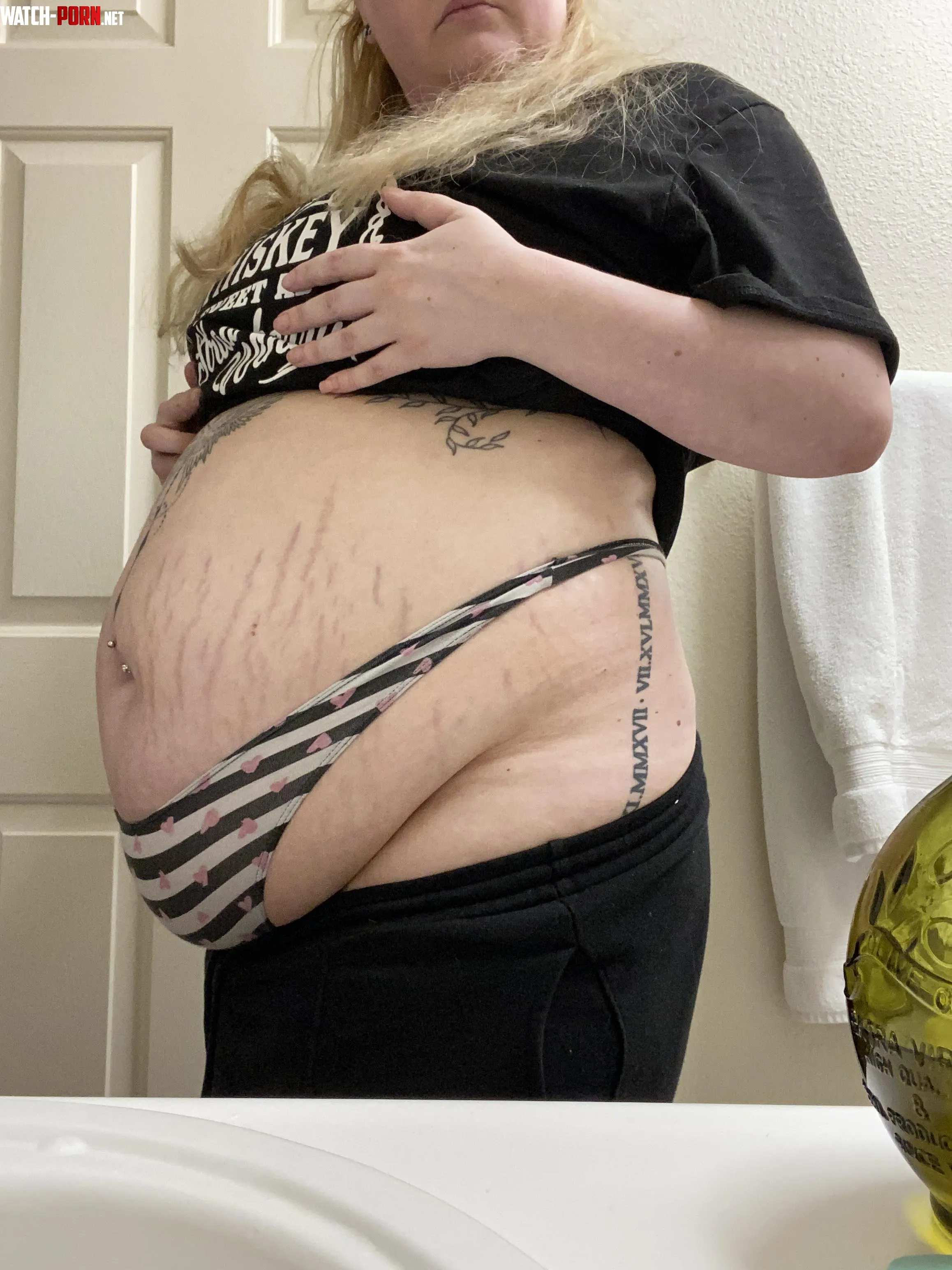 PREGNANT OR JUST FAT  by Sweetassugar699