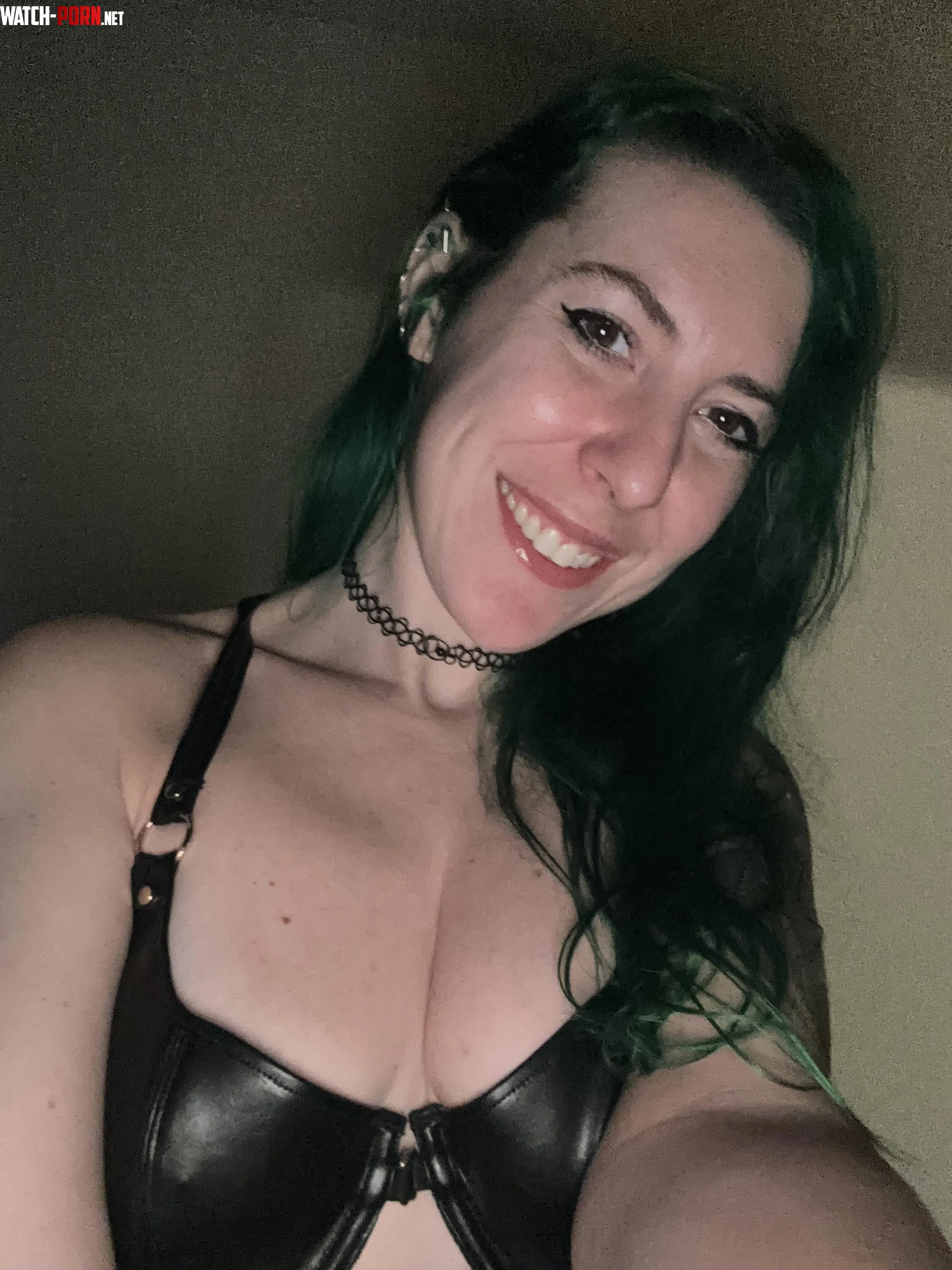 Smiley cleavage by sirenskiss3