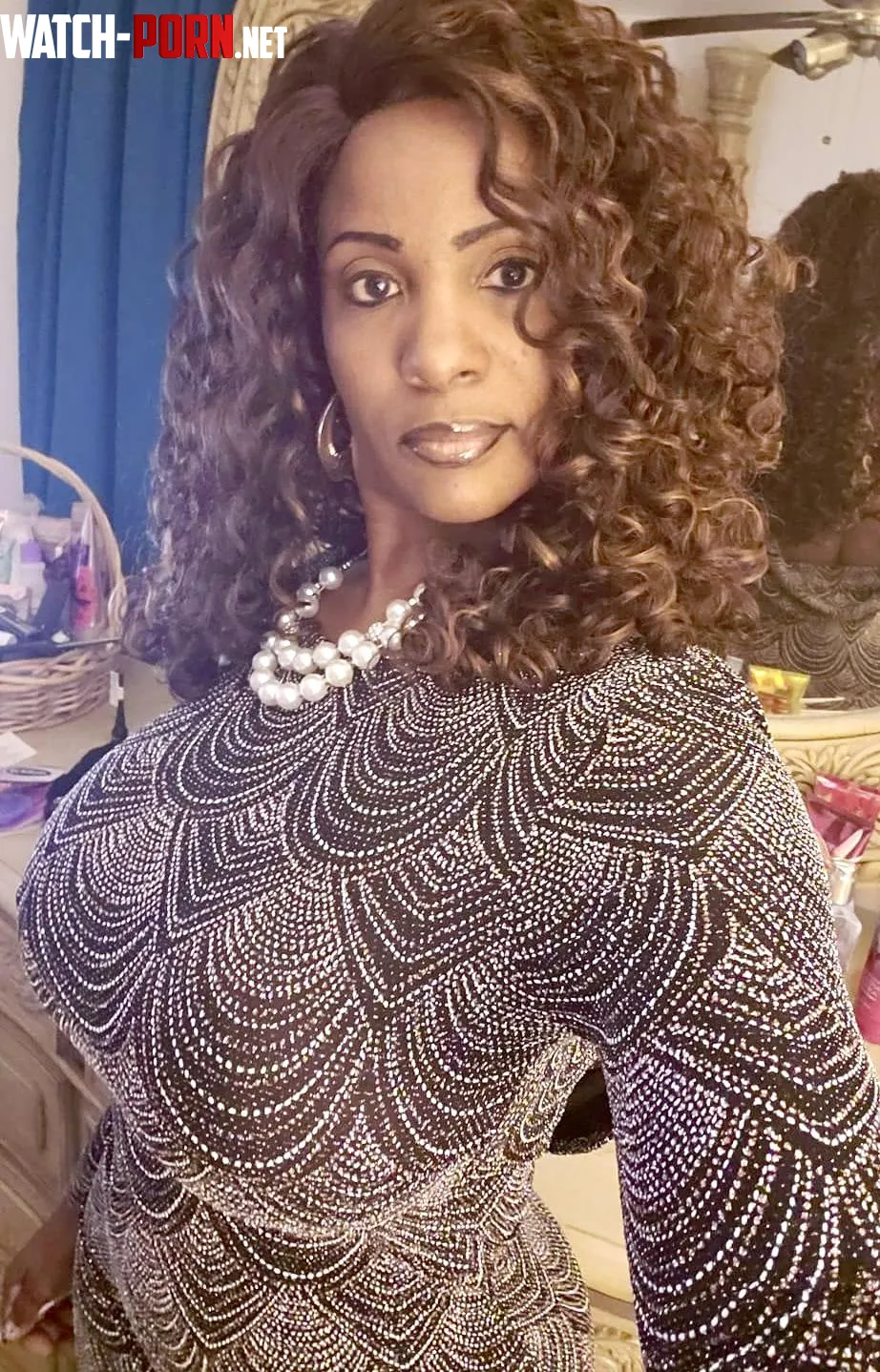 Fine black woman w a lot of bust  by bustlust14