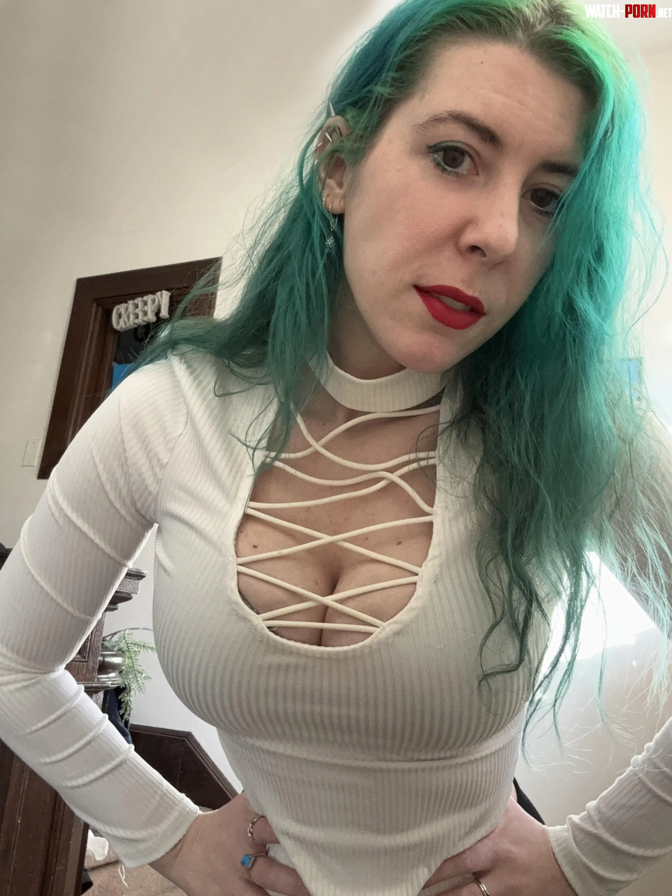 Criss crossed cleavage by sirenskiss3