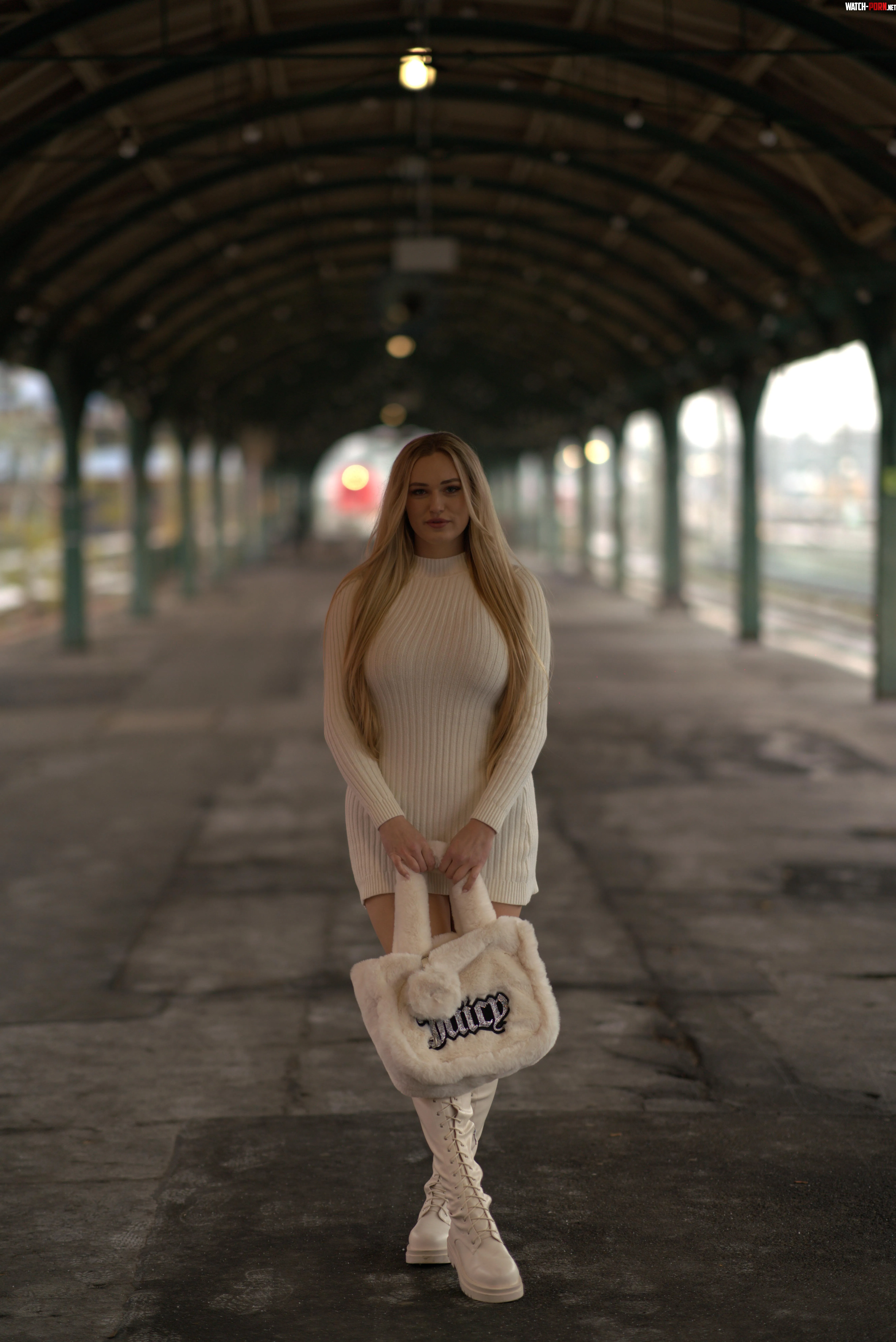 An allwhite moment in a quiet place where elegance stands still by onlysarashionette