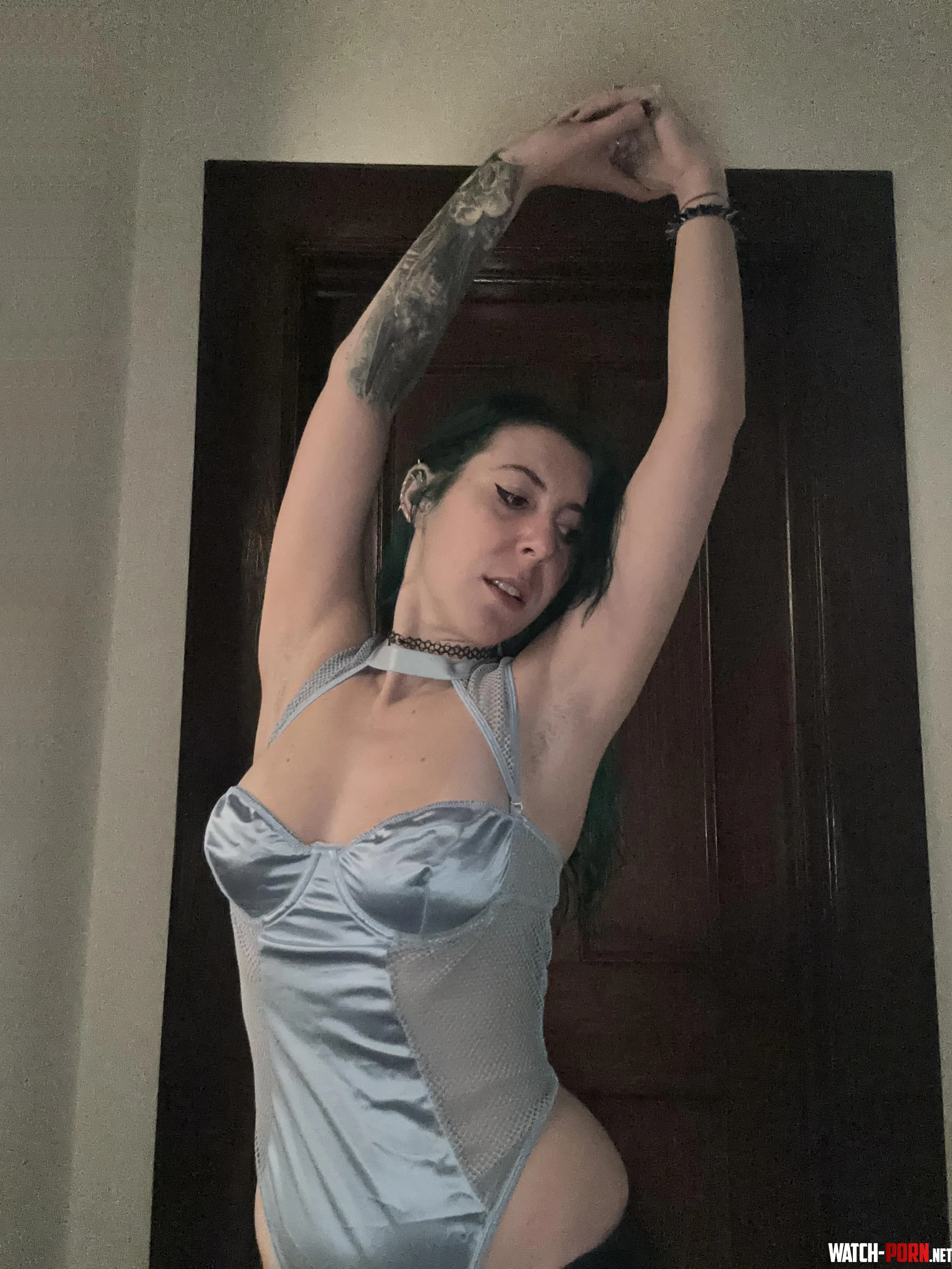 Reaching up armpit by sirenskiss3