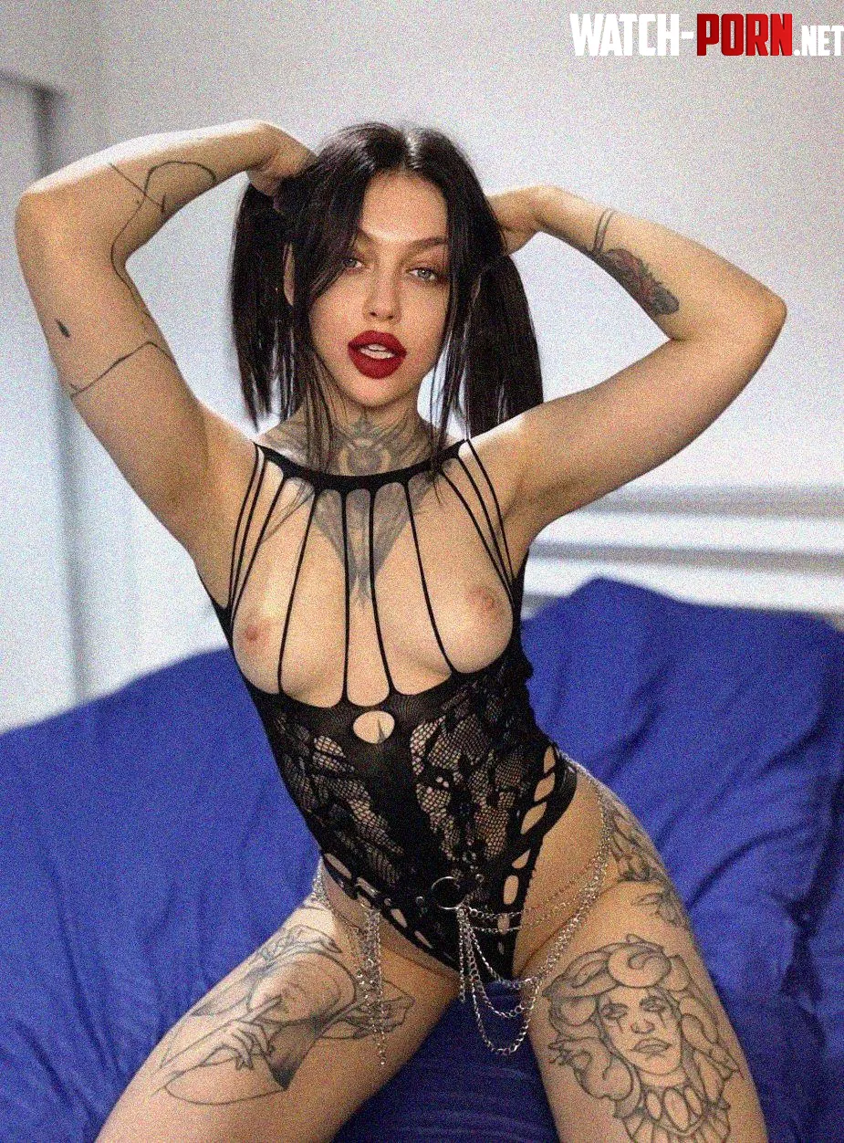 I date men who love black lingerie and sucking my boobs by babygoth669