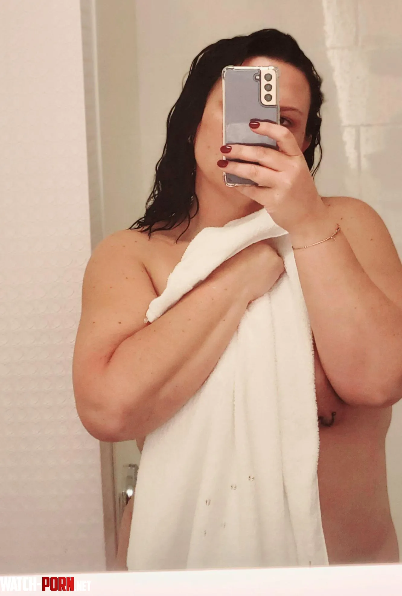 Little post shower tease by thered_paprika